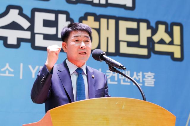 NSP통신-23일 배정수 화성시의회 의장이 해단식에서 축사를 하는 모습. (사진 = 화성시의회)