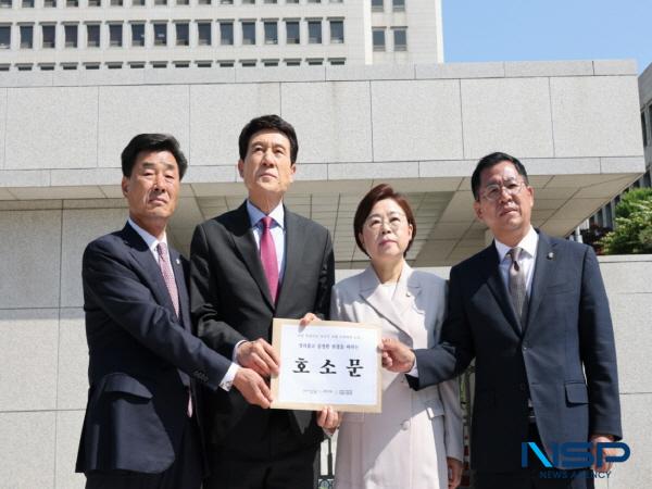 NSP통신-지난 11일 이강덕 포항시장을 비롯해 김일만 포항시의회 의장, 김정재·이상휘 국회의원이 서울 서초동 대법원을 방문해 지난달 대구고등법원의 항소심 판결에 대한 유감을 표명하고 포항 시민들의 간절한 염원을 담은 호소문을 제출했다. (사진 = 포항시)
