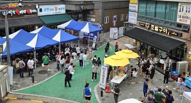 NSP통신-평택시 이충 골목형상점가 문화축제 개최 모습. (사진 = 평택시)