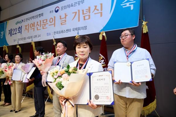 NSP통신-제22회 지역신문의 날 기념식에서 김상수 용인시의원이 기초의원 부문 의정대상을 수상했다. (사진 = 김상수 의원실)