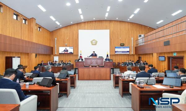 NSP통신-경주시의회는 25일 본회의장에서 제291회 제1차 정례회 제2차 본회의를 열어 21건의 안건을 의결하고 예산결산특별위원회를 새롭게 구성했다. (사진 = 경주시의회)