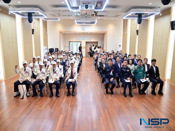 NSP통신-청송군은 6·25전쟁 제75주년을 맞아 25일 6·25 참전용사와 보훈 가족들을 모시고 청송문화예술회관에서 기념식을 개최했다. (사진 = 청송군)