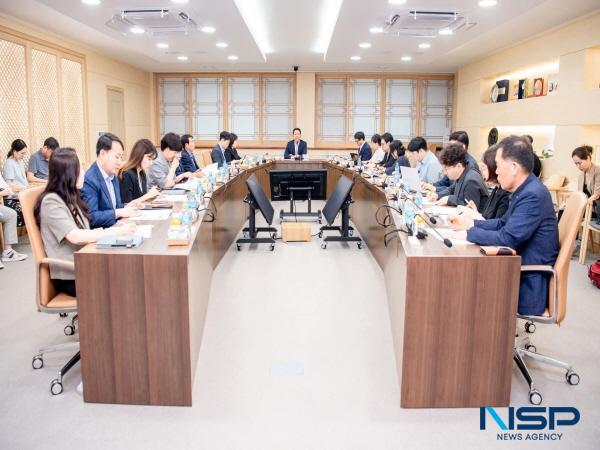 NSP통신-구미시는 공항경제권 중심도시 구미의 미래 발전방안과 전략 수립을 위해 지난 24일 시청 국제통상협력실에서 2025 미래도시포럼 킥오프(Kick-off) 회의를 개최했다. (사진 = 구미시)