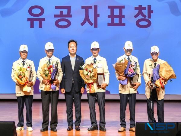 NSP통신-경상북도는 6·25전쟁 의의를 되새기면서 나라 사랑 정신과 안보 의식을 고취하고 6·25참전 유공자에 대한 깊은 존경과 감사, 호국영웅의 희생과 공헌을 기리는 제75주년 6·25전쟁 기념행사를 25일 영주문화예술회관에서 개최했다. (사진 = 경상북도)