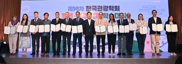 NSP통신-경상북도와 경주시는 24일부터 26일까지 3일간 경주 코모도호텔에서 APEC 시대의 지역관광: 지속 가능성과 지역경제 활성화를 위한 전략을 주제로 제98차 한국관광학회 경북 경주 국제학술대회를 개최한다. (사진 = 경상북도)