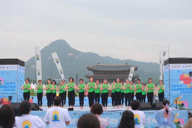 NSP통신-원광디지털대 요가명상학과 동아리 아사랑 우함우 공연 모습. (사진 = 원광디지털대)