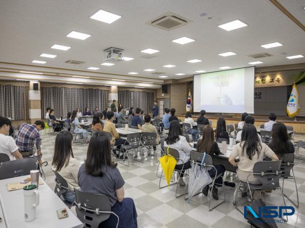 NSP통신-칠곡군은 지난 24일 군청 강당에서 공무원을 대상으로 한 탄소중립·자원순환 실천 환경 체험 교육을 실시했으며 100여 명이 참석했다. (사진 = 칠곡군)