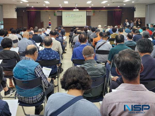 NSP통신-지난해 7월 외동읍 행정복지센터에서 농어업 정책 발굴을 위한 읍면동 순회간담회를 진행하고 있는 모습 (사진 = 경주시)