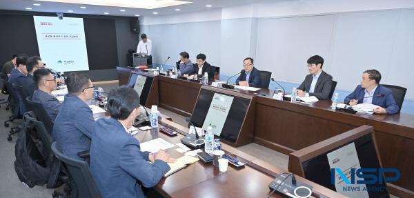 NSP통신-홍성주 대구광역시 경제부시장은 26일 산격청사에서 최근 중동지역의 지정학적 불확실성이 확대됨에 따라 글로벌 통상위기 동향 점검회의를 개최했다. (사진 = 대구광역시)