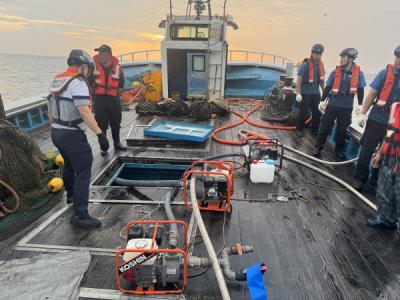 [NSP NEWS Image]포항 칠포 동방 3km 해상 침수선박 발생