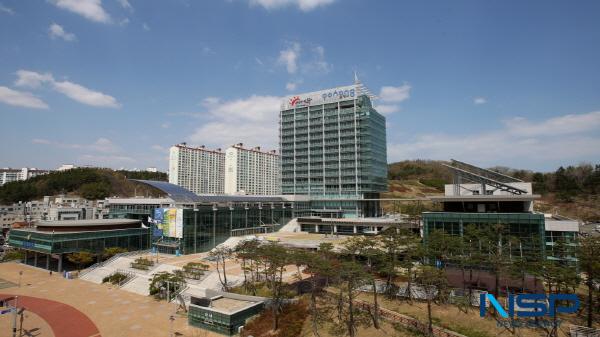 NSP통신-이강덕 포항시장이 포항 동국제강 ESS센터 화재와 관련해 에너지저장장치(ESS)가 설치된 사업장에 대한 특별 현장점검 실시를 지시했다. (사진 = 포항시)