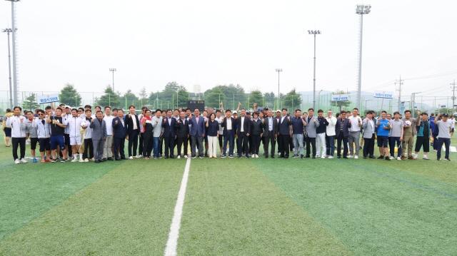 NSP통신-2025 안성맞춤컵 전국 50·60대 축구대회 기념촬영 모습. (사진 = 안성시)