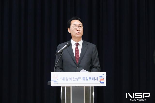 NSP통신-1일 정명근 화성시장이 기자회견에서 인구 200만명을 향한 도시성장 비전을 설명하고 있다. (사진 = 조현철 기자)