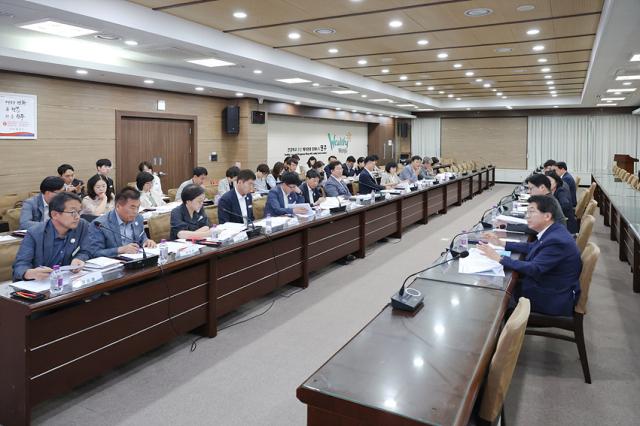 NSP통신-원주시가 지역 도의원을 초청해 간담회를 개최하고 있는 모습. (사진 = 원주시)
