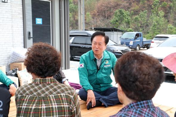 NSP통신-간부공무원 역량 교육 시작으로 바퀴 달린 시장실까지, 안동시 현장 중심 소통으로 시민 중심 행정 강화, 관광산업 재도약 위해 병산서원에서 간부 공무원 역량 강화 교육, 현장에서 답을 찾다! 바퀴 달린 시장실로 기관단체장과 소통 강화 (사진 = 안동시)