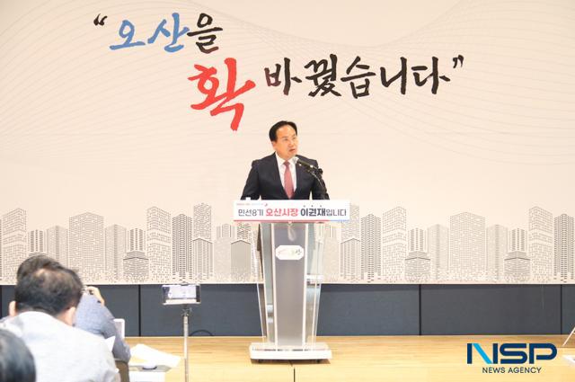 NSP통신-이권재 오산시장이 반도체 특화도시 조성에 대해 설명하고 있다. (사진 = 조현철 기자)