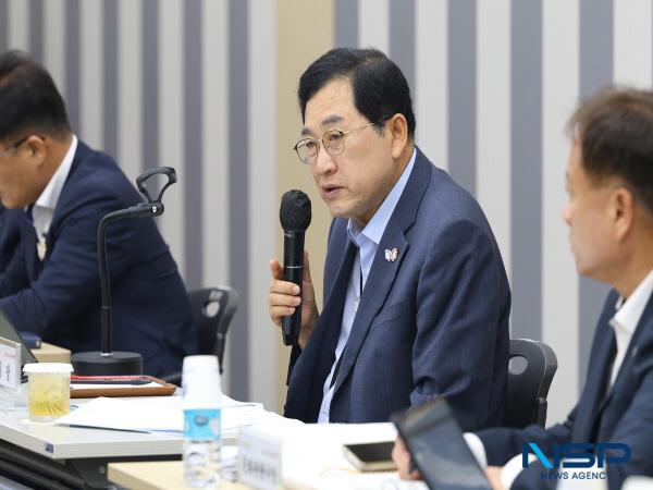 NSP통신-경주시가 2일 오전 주낙영 시장 주재로 청사 대회의실에서 7월 읍면동장 회의를 열었다. (사진 = 경주시)