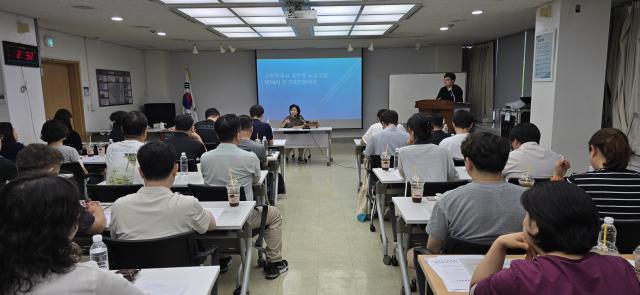 NSP통신-지난 6월30일 제14차 정기대의원대회에서 고양시 공무원 노조 대의원과 조직개편관련 회의를 하고 있다 (사진 = 고양시 공무원노조)