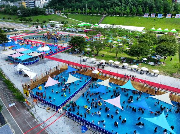 NSP통신-다시 찾아온 뜨거운 여름, 안동시 18일부터 야외 물놀이장 본격 운영, 18일부터 정하동 낙동강변, 천리천 두 곳에서 개장, 지난해 3만 명 찾은 안동 명소 올해 더 풍성한 콘텐츠 준비 (사진 = 안동시)