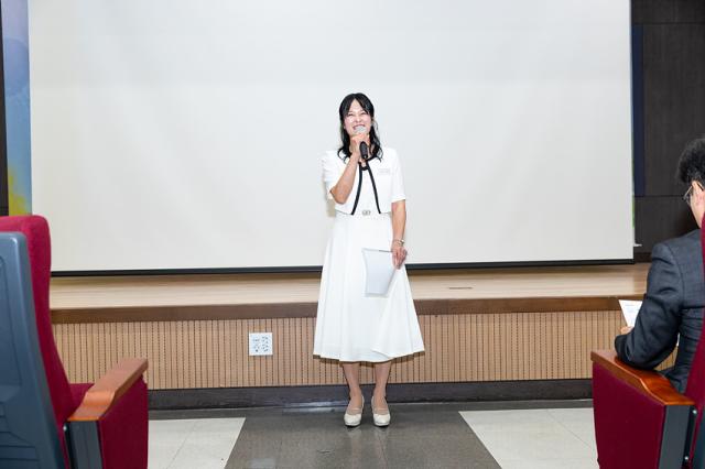 NSP통신-김민정 협의회장이 취임사를 말하고 있는 모습. (사진 = 김포시학회협)