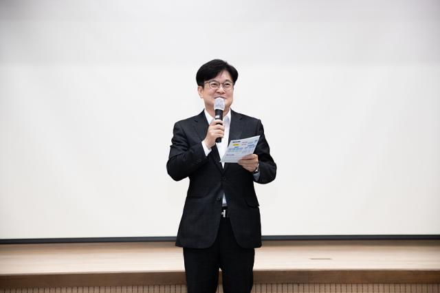 NSP통신-김병수 김포시장이 학회협 발대식에서 축사를 진행하고 있는 모습. (사진 = 김포시학회협)