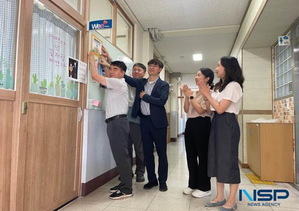 NSP통신-경주시정신건강복지센터는 지난 1일 청소년 정신건강지원사업인 마음성장학교로 새롭게 선정된 양남중학교에서 현판식을 개최했다. (사진 = 경주시)