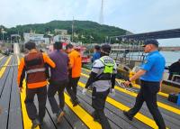 [NSP PHOTO]평택해경, 대산항 인근 급유선 홋줄 사고 응급환자 신속 구조