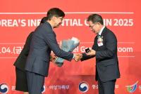 [NSP PHOTO]김진열 군위군수, 2025 한국의 영향력 있는 CEO 선정
