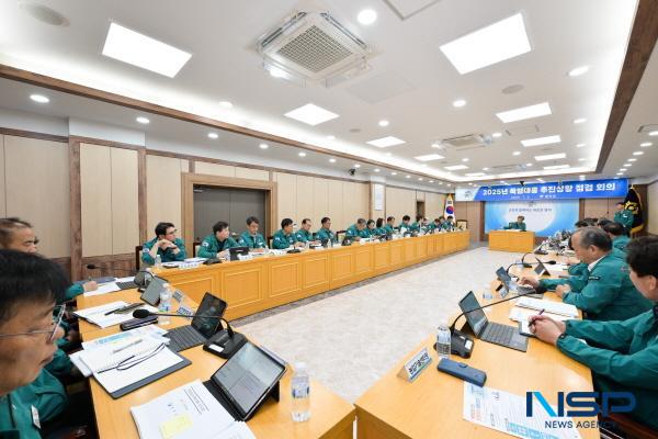 NSP통신-영덕군은 여름철 폭염으로 인한 인명과 재산 피해를 최소화하기 위해 지난 3일 문성준 부군수의 주재로 폭염 대응 추진사항 점검 회의를 열어 폭염 대응 태세를 강화했다. (사진 = 영덕군)