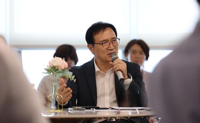 NSP통신-4일 임태희 경기도교육감이 직속기관장 협의회에서 발언을 하고 있다. (사진 = 경기도교육청)