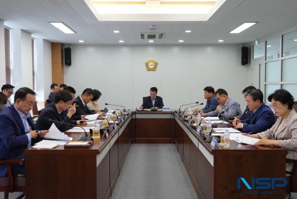 NSP통신-영천시의회는 4일 의원 및 집행부 관계 부서장이 참석한 가운데 전체 의원 정례간담회를 열었다. (사진 = 영천시)