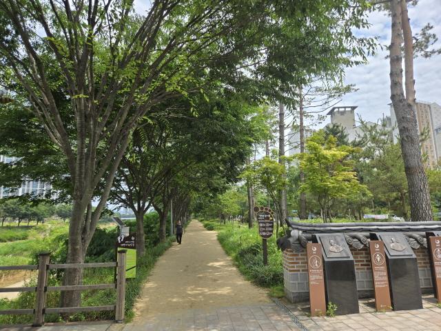 NSP통신-2025년 산림청이 선정한 산책하기 좋은 도시숲 10선에 이름을 올린 경기도 평택시 바람길숲. (사진 = 경기도)