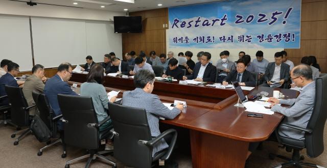 NSP통신-4일 이성철 경륜경정총괄본부장 주제로 위기 극복 재도약 회의가 열리고 있다. (사진 = 국민체육진흥공단)
