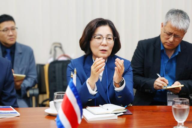 NSP통신-김보라 안성시장이 코스타리카 산호세 대통령궁에서 제1부통령과 면담하고 있다. (사진 = 안성시)