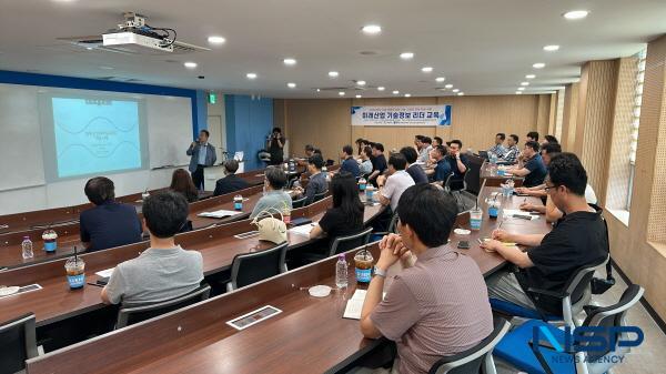 NSP통신-구미시는 국립금오공과대학교 산학협력단 산하기관인 구미산업기술정보센터와 함께 4일부터 오는 25일까지 매주 금요일마다 총 4회에 걸쳐 미래산업 기술정보 리더 교육 프로그램을 운영한다. (사진 = 구미시)