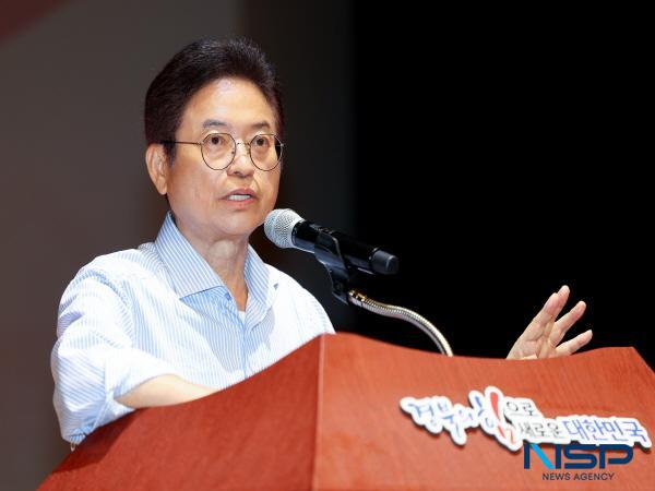 NSP통신-경상북도는 7일 도청 동락관에서 직원 만남의 날 행사를 열고 새 정부 대응과 APEC 정상회의 개최 등 주요 도정 방향 공유와 함께 직장 내 괴롭힘 예방 교육을 했다. (사진 = 경상북도)