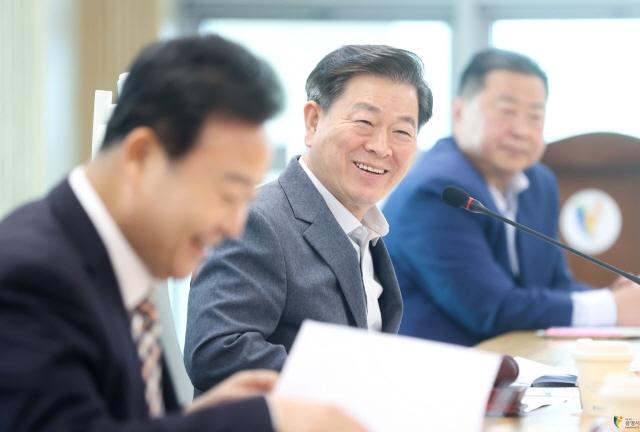 NSP통신-박승원 광명시장이 4월 5일 오전 일직동 무역센터에서 열린 자치분권 지방정부협의회 정기총회 회의를 주재하고 있는 모습. (사진 = 광명시)