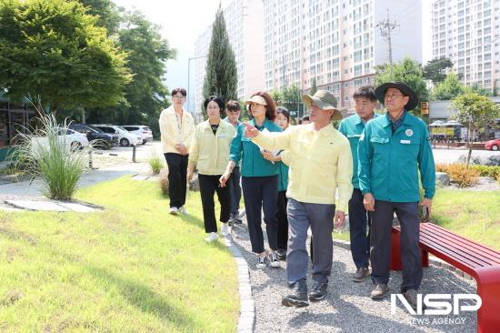 NSP통신-광영동 교통섬 마을정원 조성 현장 방문 (사진 = 광양시청)
