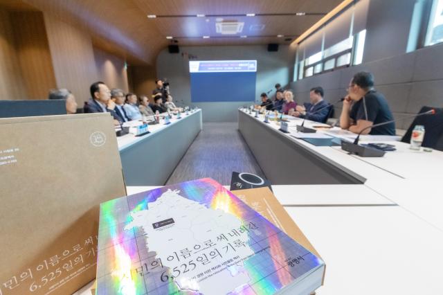 NSP통신-8일 오후 시청 컨퍼런스룸에서 차량기지 광명이전 백지화 시민활동 기록화 용역 최종보고회가 진행되고 있다. (사진 = 광명시)