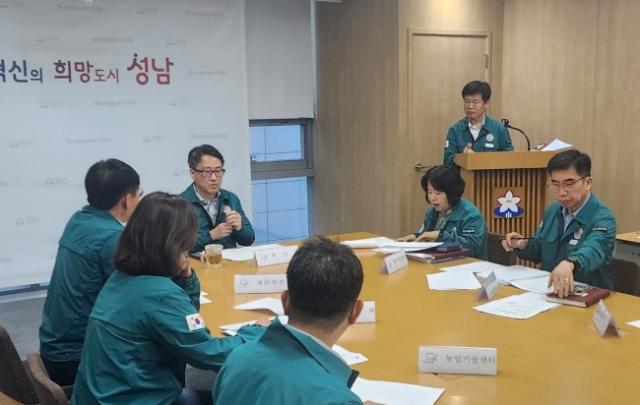 NSP통신-9일 시청에서 임종철 성남시 부시장 주재로 폭염대응 추진상황 점검 회의를 열고 있다. (사진 = 성남시)