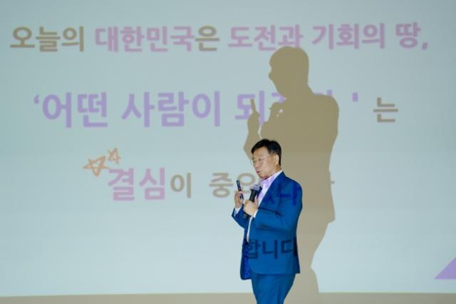 NSP통신-서현고등학교에서 특강하는 신상진 성남시장. (사진 = 성남시)