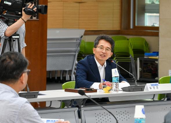 NSP통신-유정근 영주시장 권한대행 주재 부서별 업무보고 실시, 주요 현안사업 점검, 영주호·무섬마을 현장 방문도 예정 (사진 = 영주시)