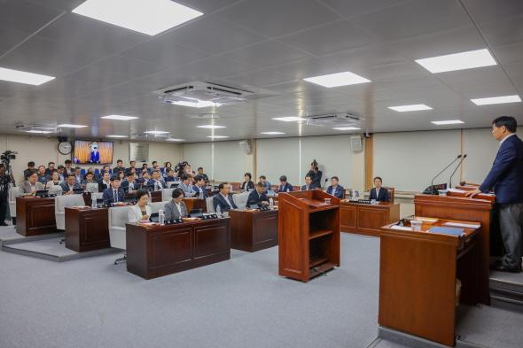 NSP통신-영주시의회 제294회 임시회 개회, 조례안 3건, 동의안 1건, 공유재산 1건 심의 (사진 = 영주시의회)