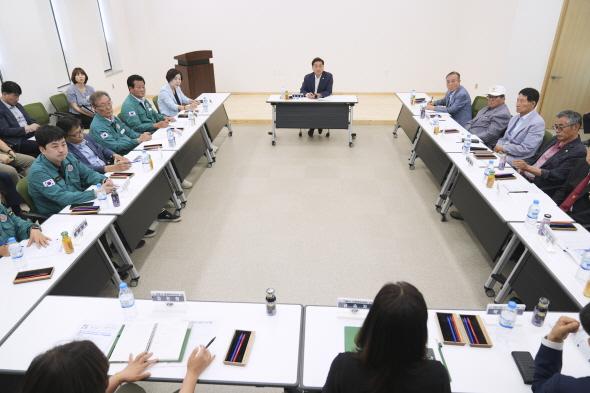NSP통신-안동시의회 문화복지위원회는 새롭게 조성된 안동시 보훈회관을 방문해 시설 현황을 점검하고 향후 운영계획을 청취했다. (사진 = 안동시의회)