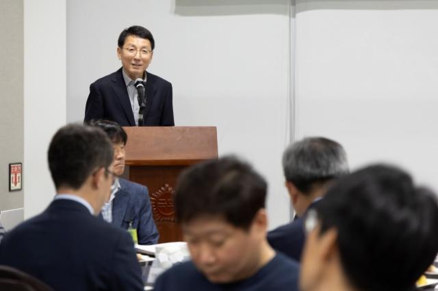 NSP통신-김성중 행정1부지사가 10일 국회에서 2026년 경기도 주요 국비사업 설명회를 열고 내년도 국비확보 필요성을 설명하고 있다. (사진 = 경기도)