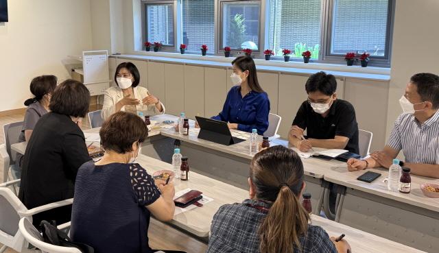 NSP통신-9일 황세주 경기도의원이 포천공공산후조리원을 찾아 산모와 신생아 건강을 위한 정책 간담회를 가졌다. (사진 = 경기도의회)