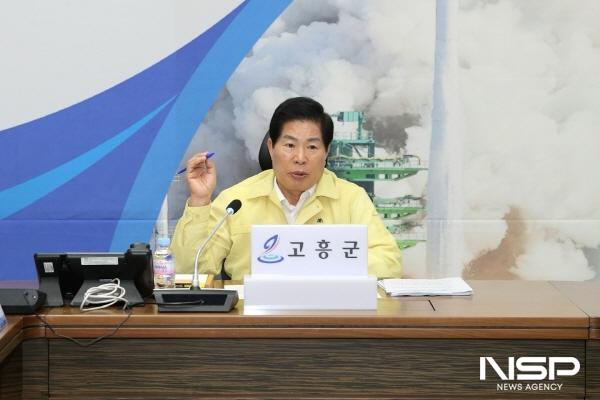 NSP통신-공영민 고흥군수가 최근 열린 읍·면 재난업무 담당자 교육 현장에서 폭염 대응 대책을 강도 높게 추진할 것을 주문하고 있다 (사진 = 고흥군)