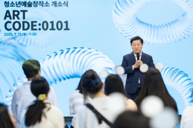 NSP통신-박승원 광명시장이 12일 청소년예술창작소 개소식에서 인사말을 하고 있다. (사진 = 광명시)