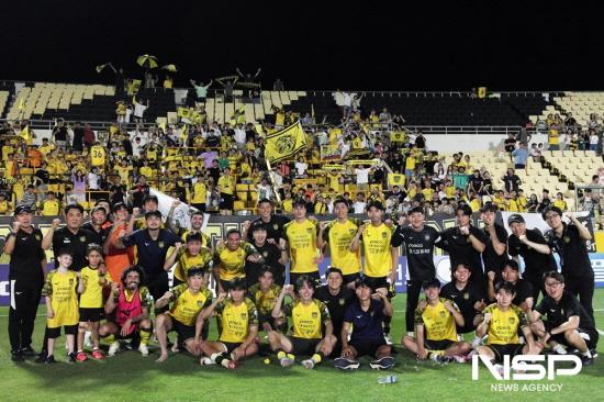 NSP통신-전남드래곤즈 선수단 경남FC 경기후 기념 찰영 (사진 = 전남드래곤즈)