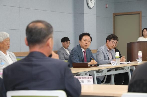 NSP통신-안동시는 시민과의 소통을 강화하고 현장의 목소리를 시정에 직접 반영하기 위한 바퀴 달린 시장실 을 본격적으로 운영하고 있다. 생활민원부터 정책 제안까지, 읍면동 돌며 시민 목소리 수렴 (사진 = 안동시)